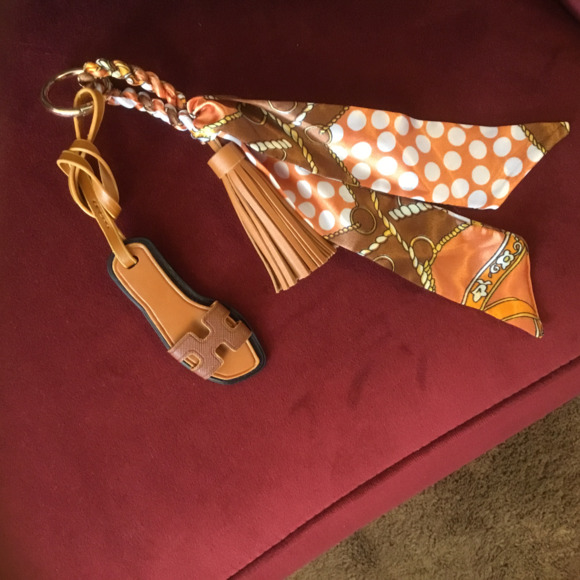 Accessories - Fashion Keychain with a brown sandal, tassel with a beautiful twilly.